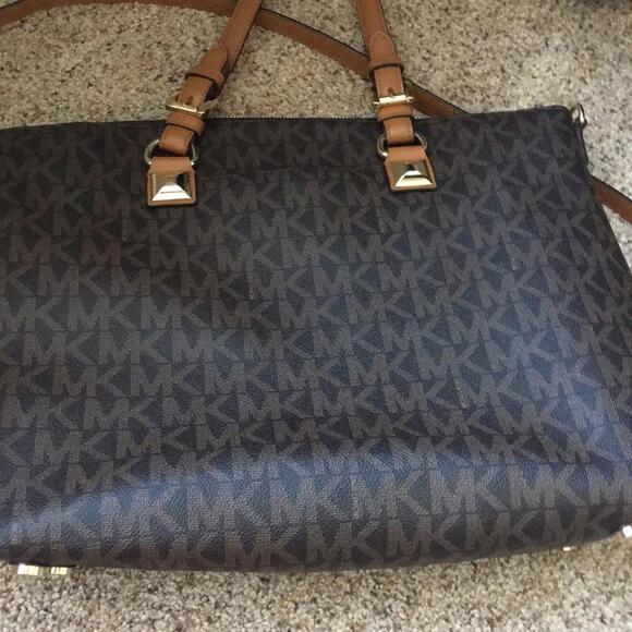 Michael Kors purse - Picture 5 of 7